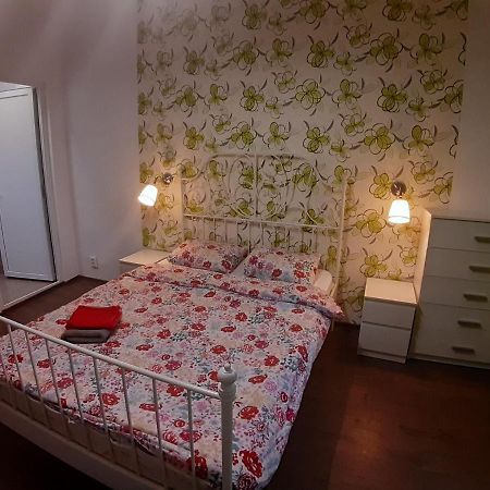 Romantic Calm Apartments Piata Universitate Bukarest Kültér fotó